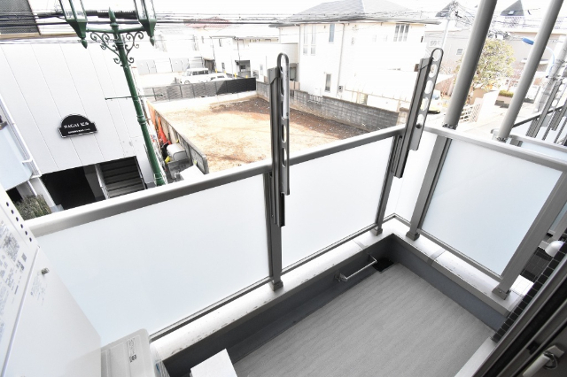 バルコニー　同一建物内２０３号室内装写真転載