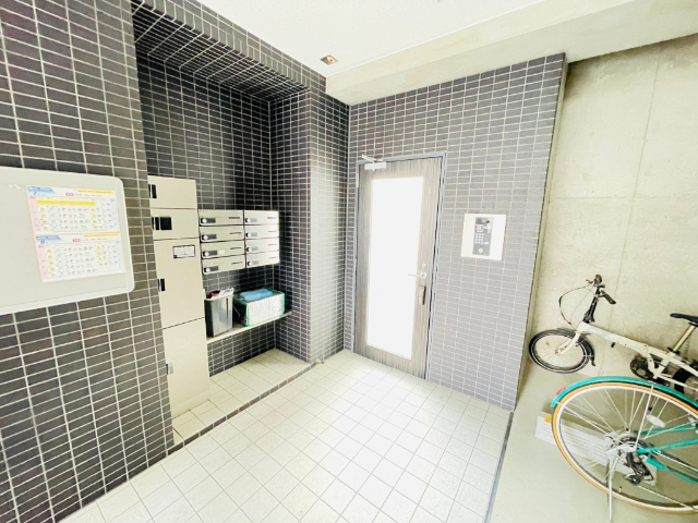 エントランス　同一建物内２０３号室内装写真転載