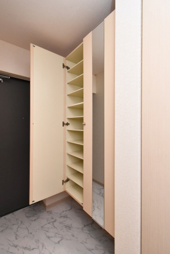 玄関　※同間取り別号室のお写真です。