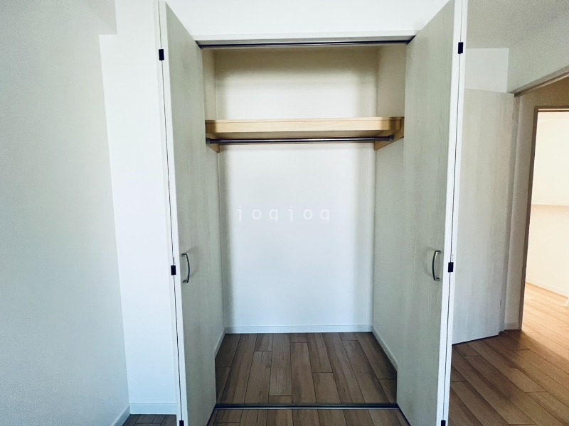 収納　お部屋についております収納もスペースが広く使いやすいです。