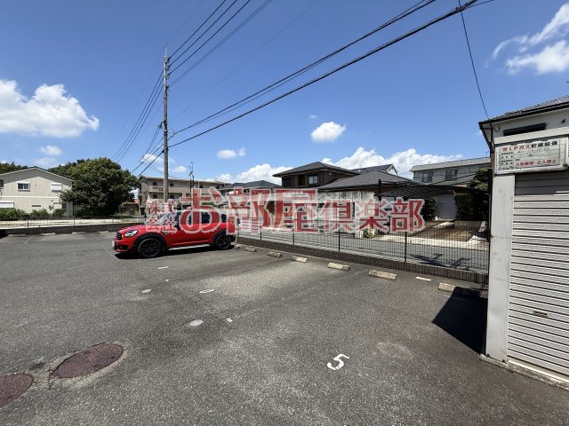 駐車場　駐車場に車を止められます