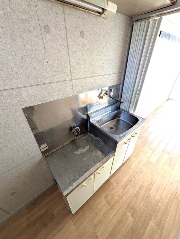 小田急線 鶴川駅 徒歩11分 2階建 築38年のキッチン写真