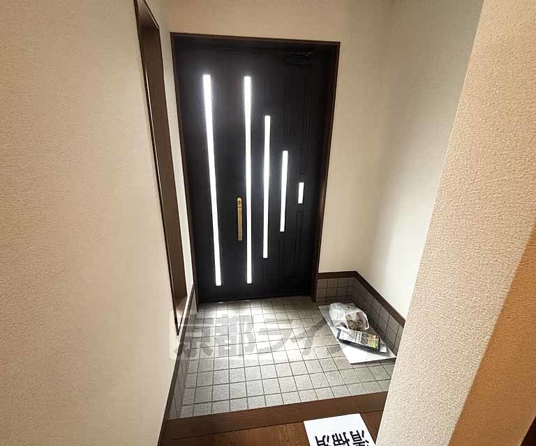 南区久世殿城町戸建賃貸の玄関写真