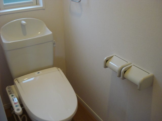 相鉄いずみ野線 弥生台駅 徒歩11分 2階建 築15年のトイレ写真