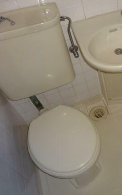 トイレ　お掃除のしやすい浴室と同室タイプです。