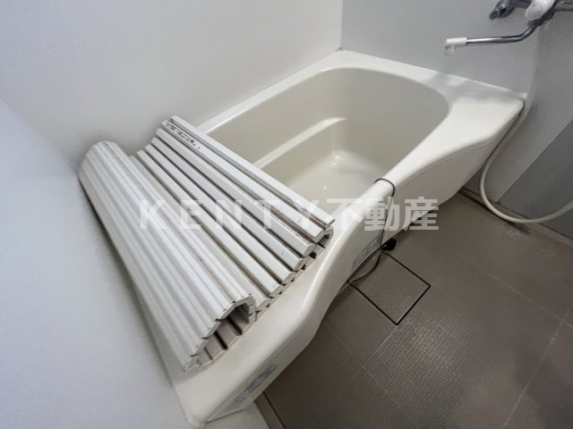 バス・シャワールーム　コンパクトで使いやすいお風呂です