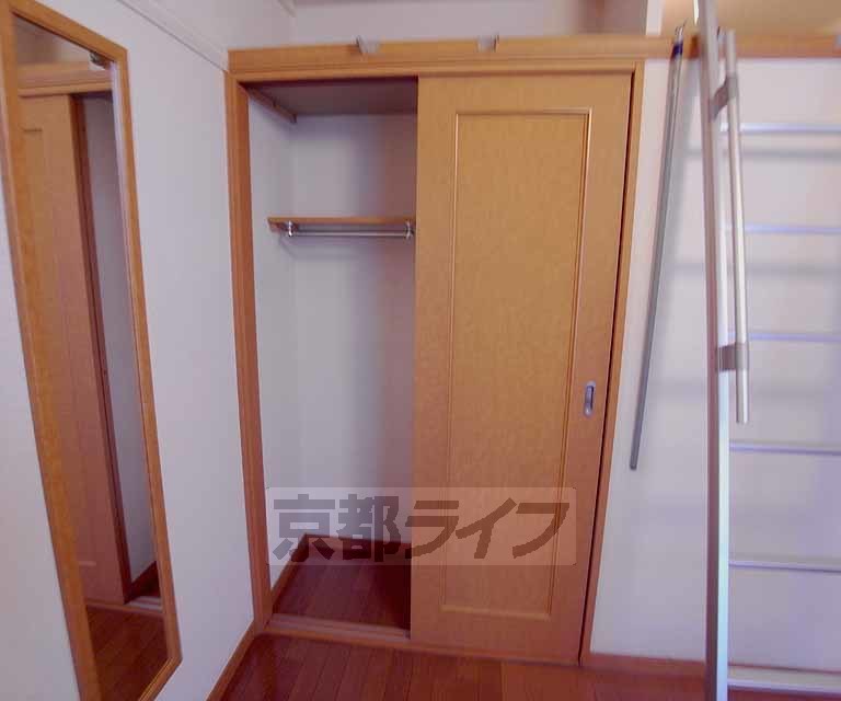 収納　たくさん入りそうなクローゼットですね。