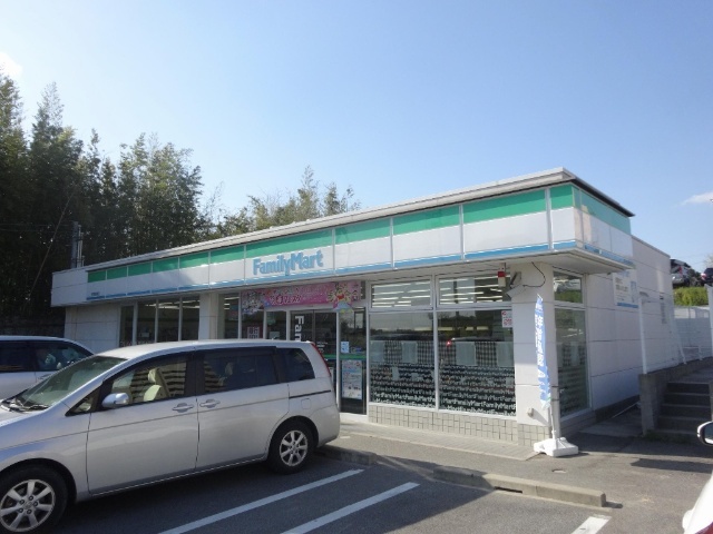 コンビニ　ファミリーマート（コンビニ）まで726m