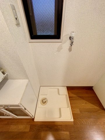 その他設備　防水パン付きの室内洗濯機置場