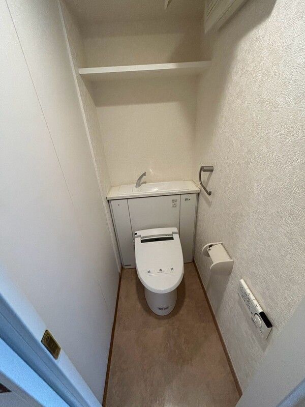 地下鉄七隈線 茶山駅 徒歩17分 12階建 築18年のトイレ写真