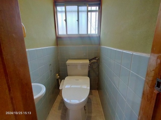 杭ノ瀬戸建てのトイレ写真