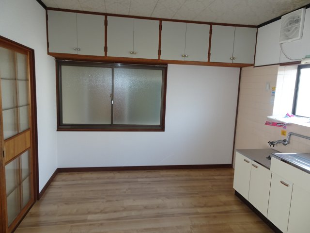 小出 貸家の居間写真