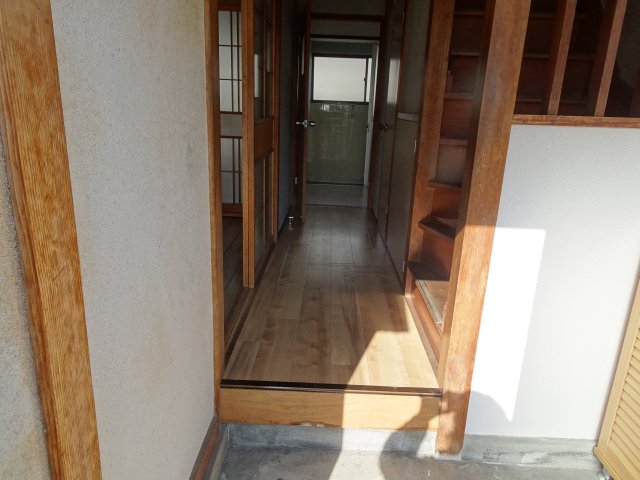 小出 貸家の玄関写真