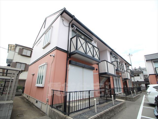 阪急京都線 高槻市駅 バス乗車時間：6分 最寄りバス停で下車 徒歩7分 築33年