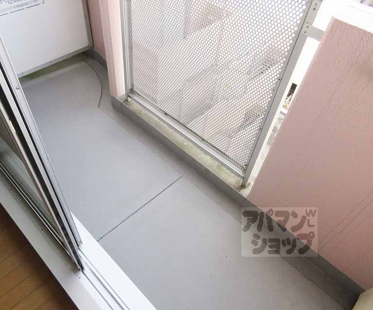 バルコニー　狭すぎないバルコニー