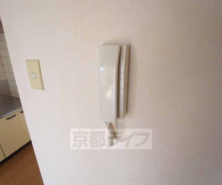 セキュリティ　お部屋によりＴＶモニターホンに変わっています。