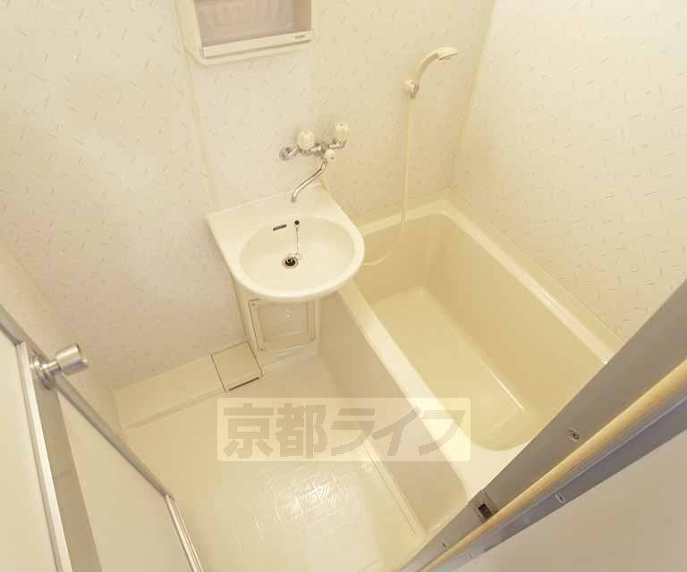 バス・シャワールーム　お風呂トイレ別のセパレートタイプ！