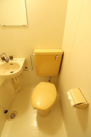 トイレ　※別号室の写真です。現況優先となります。