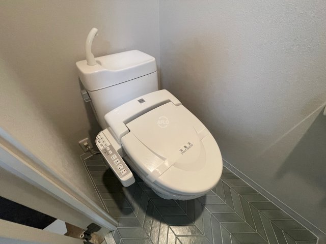 トイレ　REBANGA上町台アパートメント　トイレ