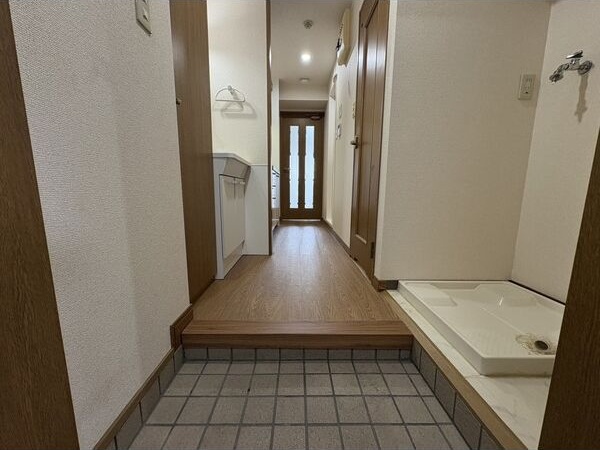 玄関　名古屋で一番初期費用の安い賃貸専門の不動産会社です(^^)