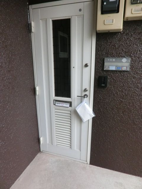 セキュリティ　インターフォン付きの玄関