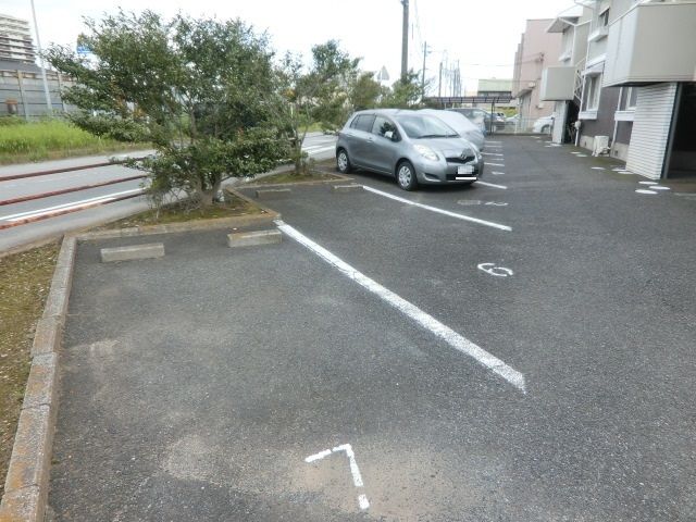 駐車場　駐車場の用意も有ります。