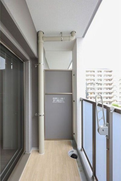バルコニー　開放的で明るい空間を演出してくれるバルコニーです