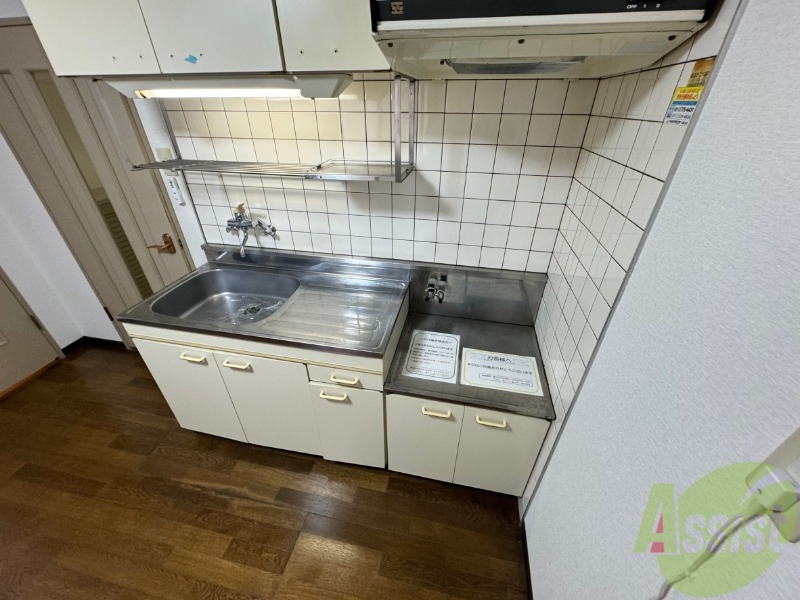 キッチン　シンプルなキッチンです。一人暮らしにはちょうどいいサイズ。