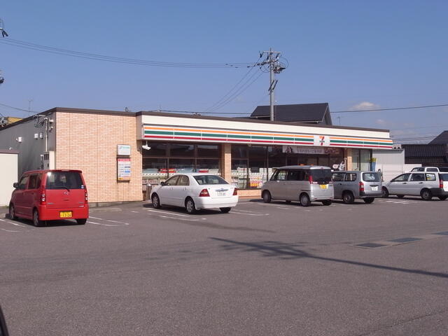 コンビニ　セブンイレブン富山下くつわだ店（コンビニ）まで574m
