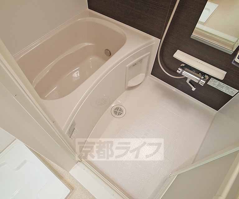 バス・シャワールーム　広々したお風呂です。