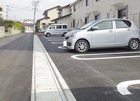 駐車場　駐車場に車を止められます