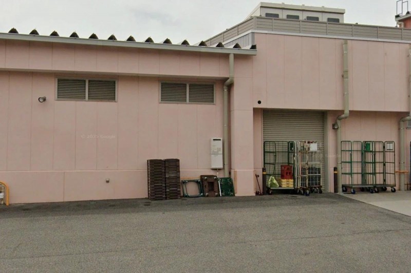 スーパー　トップワン松葉公園店（スーパー）まで369m