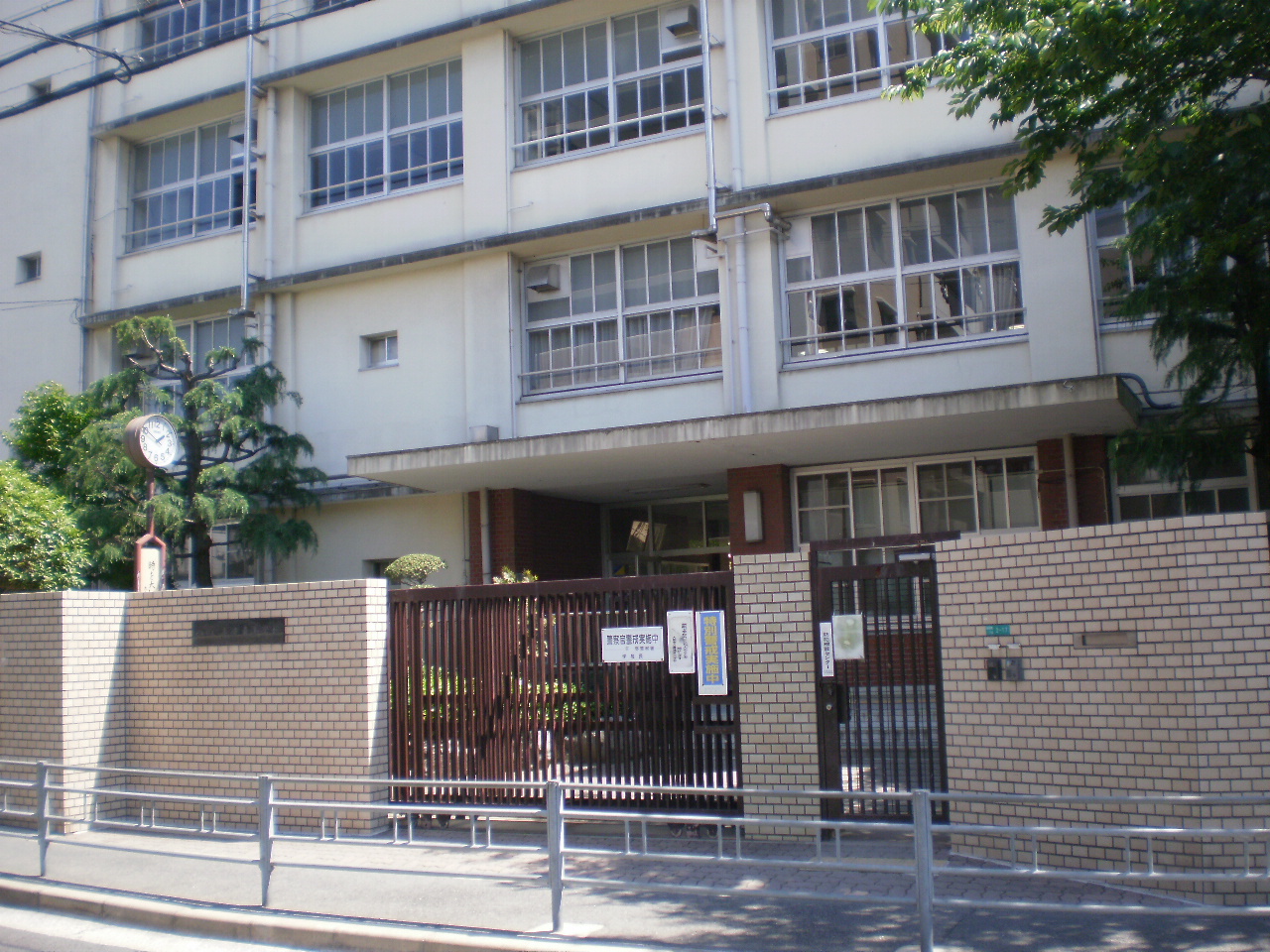 小学校　大阪市立喜連東小学校（小学校）まで363m