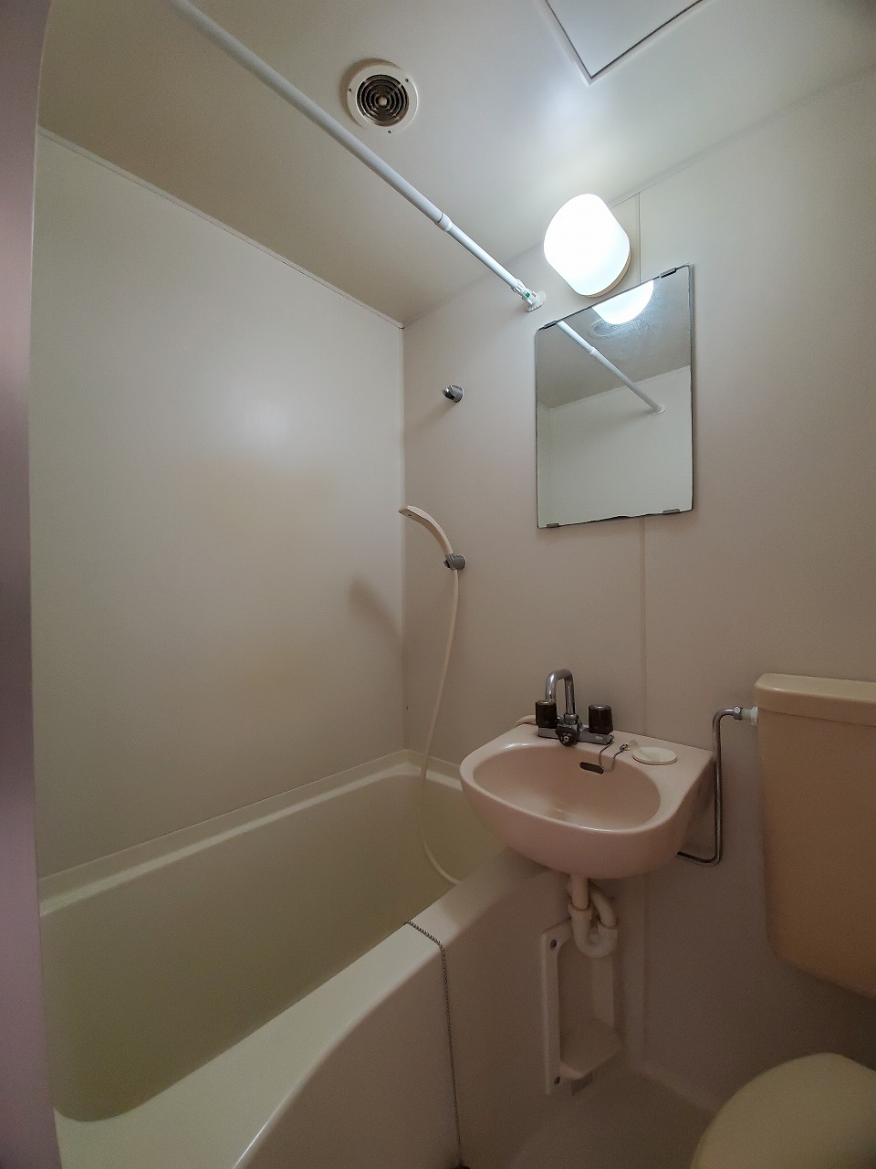 バス・シャワールーム　3点式ＵＢ※退去前のため、以前の写真を使用しています。