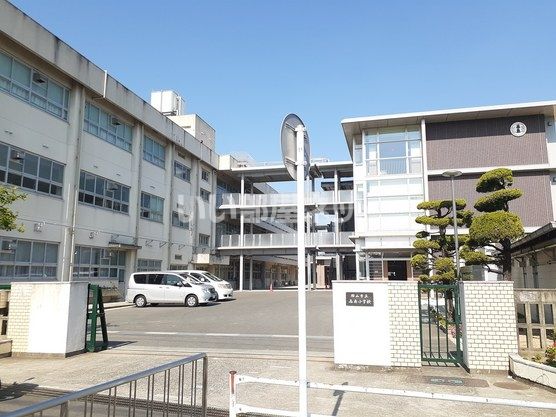 【コーポ　あじさいの小学校】