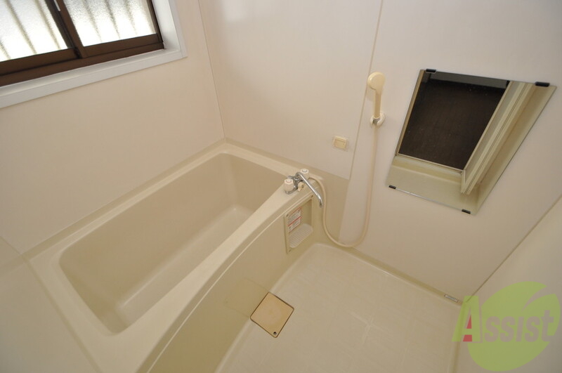 バス・シャワールーム　ゆったりサイズのお風呂は落ちつける癒しの空間です。