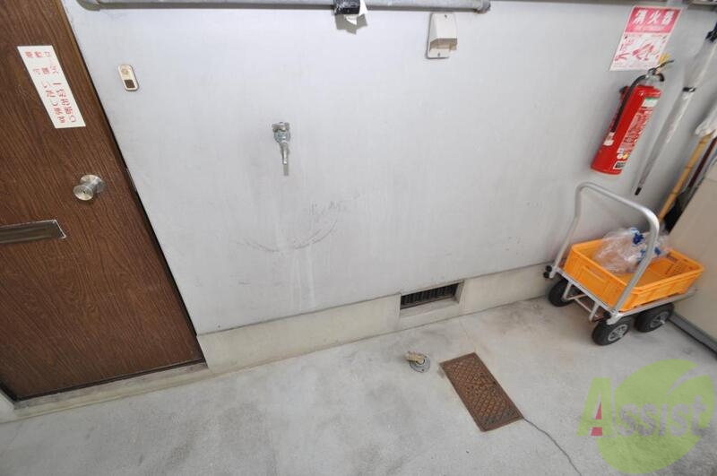 バルコニー　各部屋に収納があるので、お荷物が多い方も安心ですね。