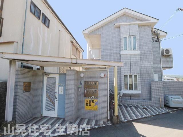 奈良県生駒市東松ケ丘（アパート）の賃貸物件の外観