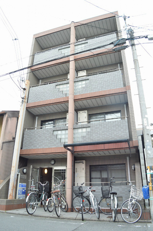 京都市中京区桝屋町のマンションの建物外観