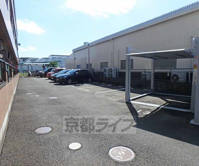 【京都市南区久世上久世町のマンションの駐車場】