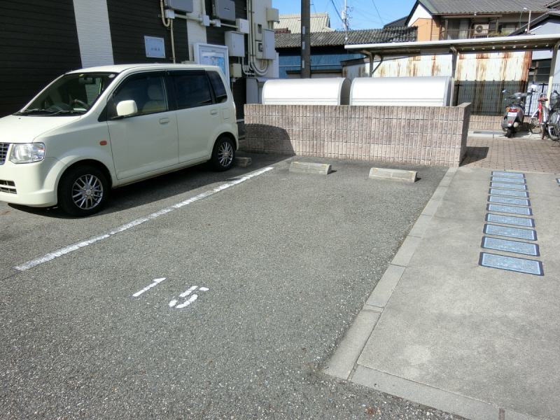 【加東市上滝野のアパートの駐車場】