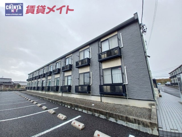 鈴鹿市一ノ宮町のアパートの建物外観