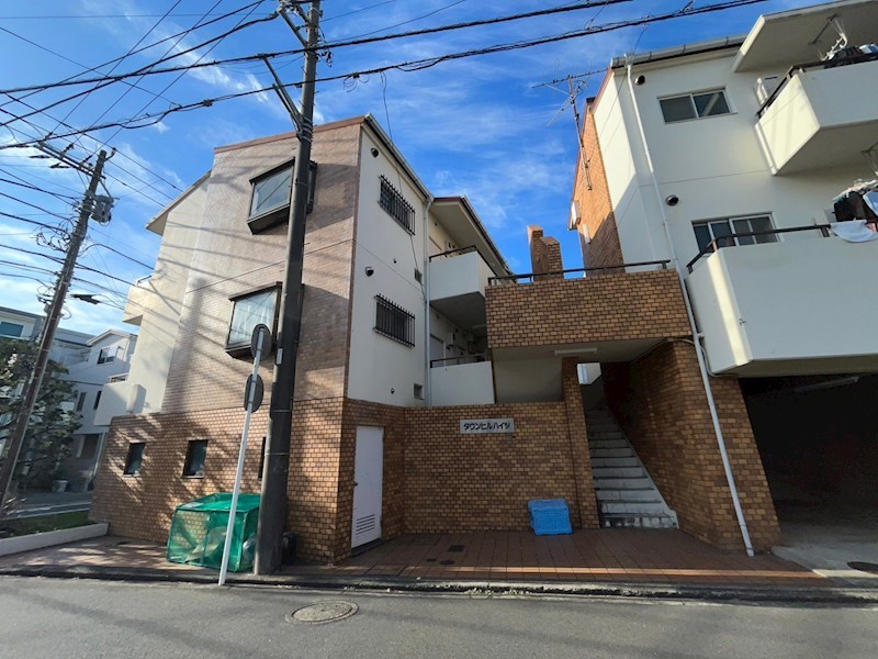 藤沢市本町のマンションの建物外観