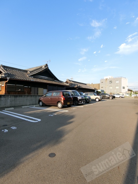 【和歌山市松江西のアパートの駐車場】