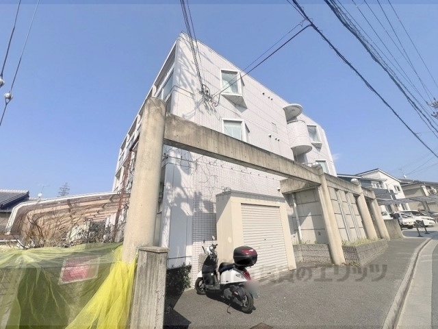 宇治市槇島町のマンションの建物外観