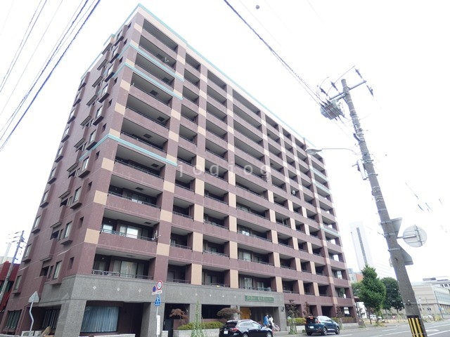 札幌市中央区北三条西のマンションの建物外観