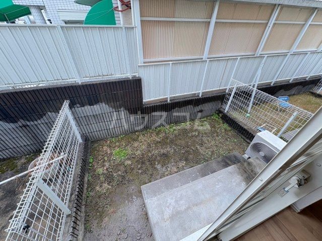 【西宮市相生町のアパートの庭】