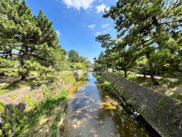 【西宮市相生町のアパートの公園】