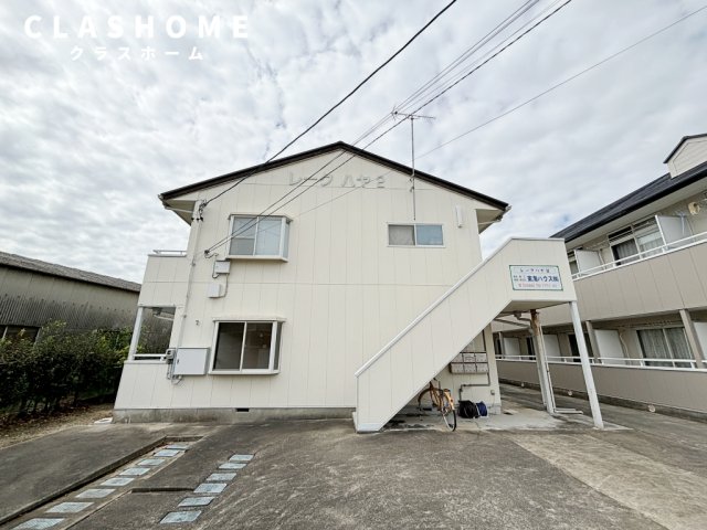 碧南市二本木町のアパートの建物外観