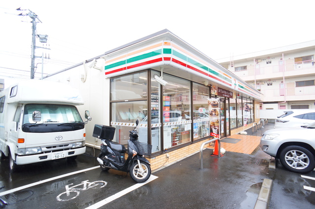 コンビニ　セブンイレブン八王子長沼東店（コンビニ）まで620m